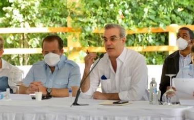 Luis Abinader Luis Abinader cree necesaria tercera dosis de vacuna