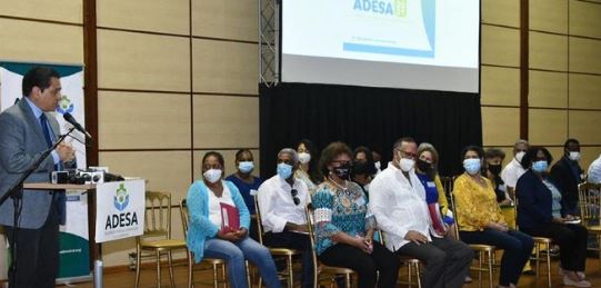 Ministro de Salud Daniel Rivera Salud Pública dice que contagios aumentan en provincias donde no se vacunan