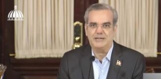Luis Abinader lanza sistema de Becas