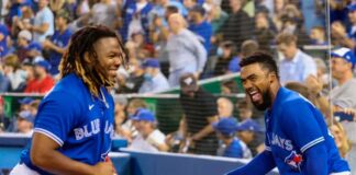 Reconocen en Toronto a los jugadores Vladimir Guerrero Jr. y Teoscar Hernández