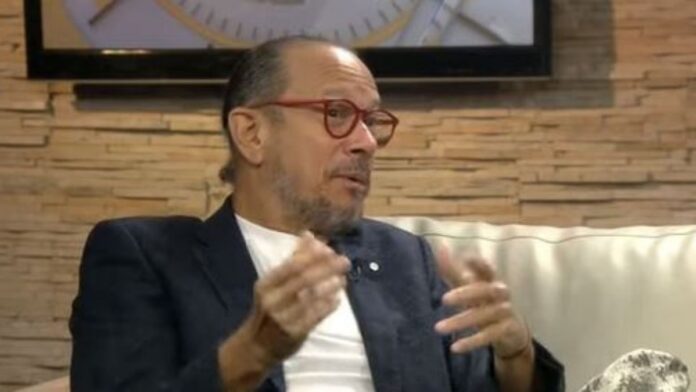 Exministro de cultura - Destacada Color Visión Degradación femenina