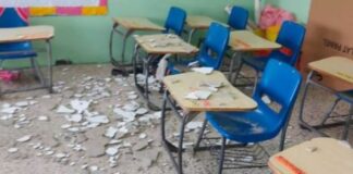 Cae techo de escuela sobre niña y se salva