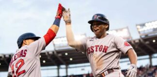 El dominicano Rafael Devers el héroe, y los Medias Rojas avanzan a Postemporada
