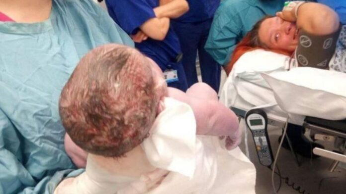 Bebé gigante -Destacado Color Visión Bebe gigante en Reino Unido