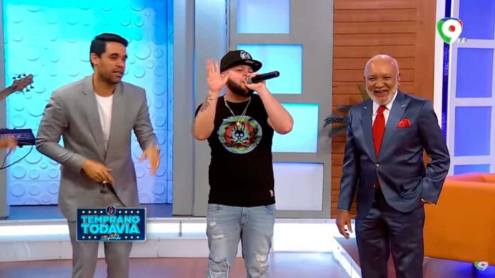 Doble-J-sorprende-a-Jochy-Santos-en-Es-Temprano-Todavía Doble J sorprende a Jochy Santos en Es Temprano Todavía