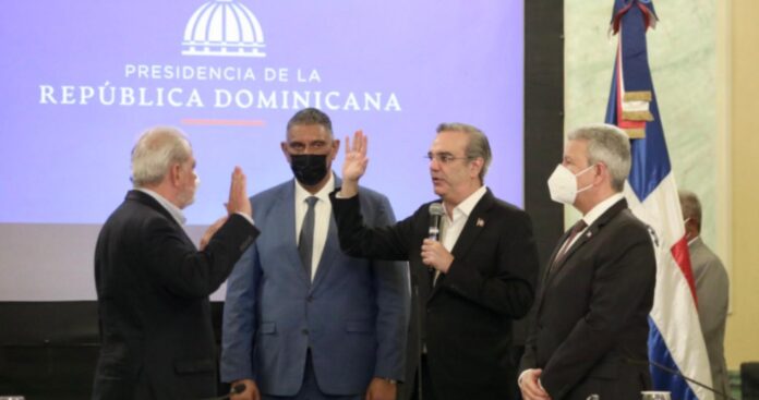 Abinader juramenta a Comisionado Ejecutivo - Color Visión Abinader juramenta a Comisionado Ejecutivo para reformar a la PN