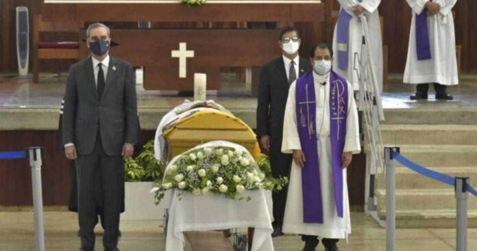 Luis Abinader exequias monseñor Núñez Collado -Color Visión Exequias de monseñor Núñez Collado