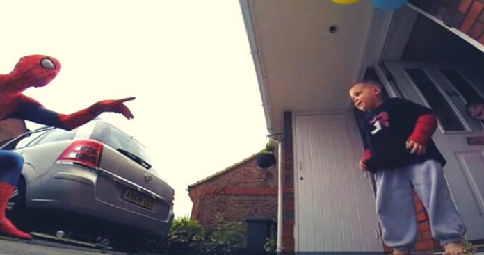 Se vistió de Spiderman -Color Visión Cumple sueño de niño