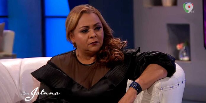 Jackeline-Estévez,-la-voz-más-alta-de-la-música-romántica-en-RD Jackeline Estévez, la voz más alta de la música romántica en RD | Con Jatnna