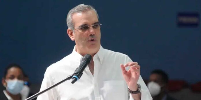 Presidente-Abinader-entrega-estadio-de-béisbol-en-comunidad-El-Estero-de-Bahoruco Presidente Abinader entrega estadio de béisbol en comunidad El Estero de Bahoruco