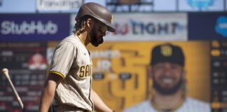 Fernando Tatis Jr tendrá que someterse a cirugía tras fracturarse la muñeca.