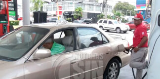 Unos aplauden medidas del gobierno y otros prevén aumento de la deuda pública