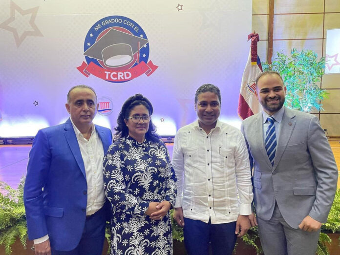 Entrega de premios me gradúo con el TCRD Entrega de premios me gradúo con el TCRD