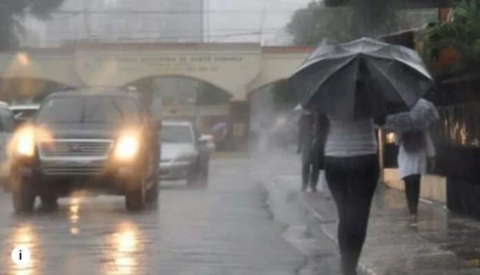 Aguaceros con tronadas en varias provincias por vaguada