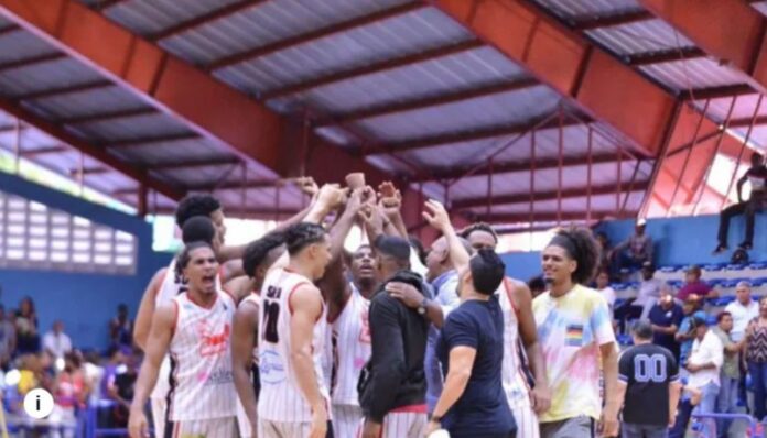 Coloniales-ganan-con-gran-suspiro-y-avanzan-a-semifinal-de-la-Liga-de-Desarrollo