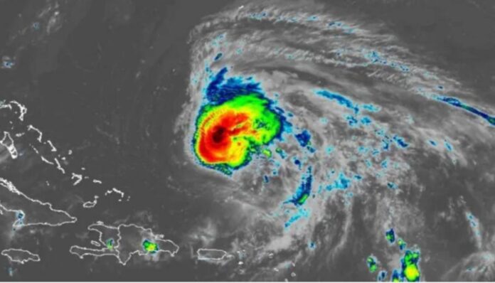 EARL-se-convierte-en-huracán-y -mantiene-efectos-indirectos-sobre-el-país