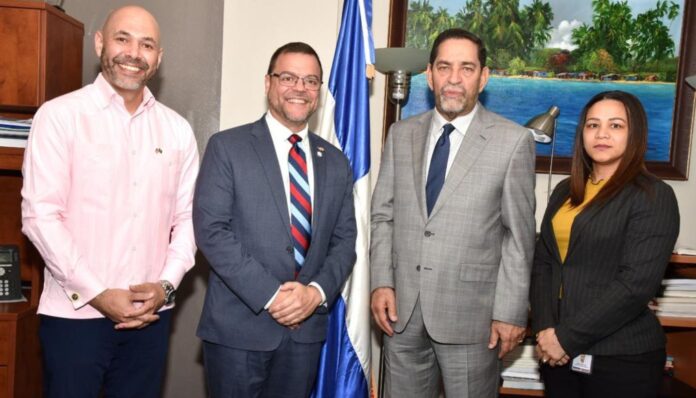 Senador-Dominicano-en-New-York-visita-el-Consulado-Dominicano-en-esa-Ciudad Senador Dominicano en New York, visita el Consulado Dominicano en esa Ciudad