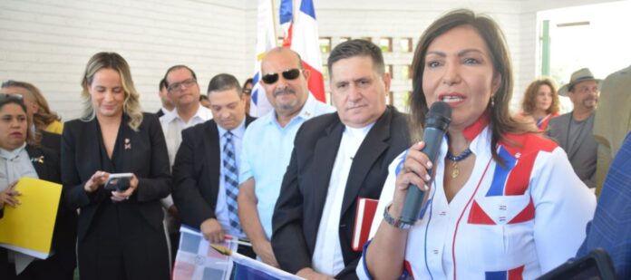 Cónsul- RD-en-Miami-exhorta-a-diáspora-inculcar-valores-patrios-a-sus-hijos Cónsul RD en Miami exhorta a diáspora inculcar valores patrios a sus hijos