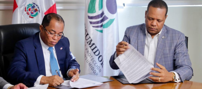 ADESS y Pro Consumidor firman acuerdo para proteger a personas beneficiadas de los programas sociales del Estado