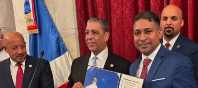 Ángel laureano, director de color visión, es reconocido por el congreso de los estados unidos de norteamérica Ángel laureano, director de color visión, es reconocido por el congreso de los estados unidos de norteamérica