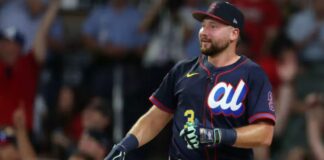 cal raleigh hace historia como primer receptor ambidiestro en ganar el derbi de jonrones