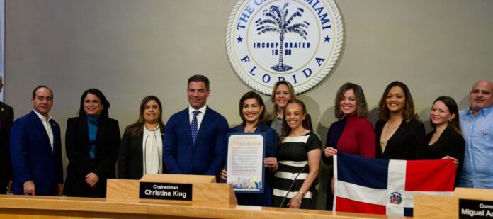Consulado-Miami-recibe-Proclama-Anual-Semana-Herencia-Dominico-Americana Consulado Miami recibe Proclama Anual “Semana Herencia Dominico-Americana”