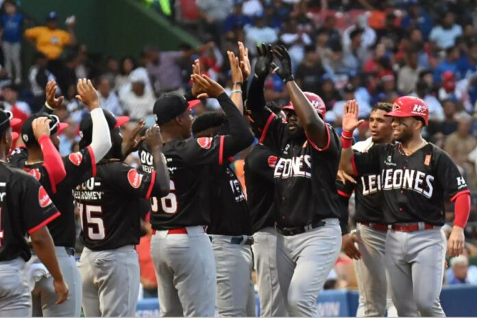 Dos jonrones de Pimentel, uno por los 411, dan victoria al Escogido sobre Licey Dos jonrones de Pimentel, uno por los 411, dan victoria al Escogido sobre Licey