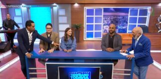 elenco del programa de radio “what the forty” traen toda su alegría al estudio