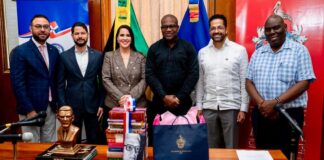 embajada dominicana dona 509 libros a la uwi en jamaica