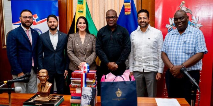 embajada dominicana dona 509 libros a la uwi en jamaica embajada dominicana dona 509 libros a la uwi en jamaica