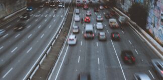 en pausa aumento de seguro para vehículos de motor