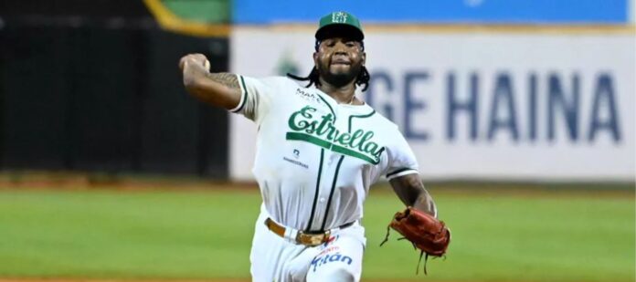 estrellas vuelven a firmar a neftalí féliz como agente libre estrellas vuelven a firmar a neftalí féliz como agente libre