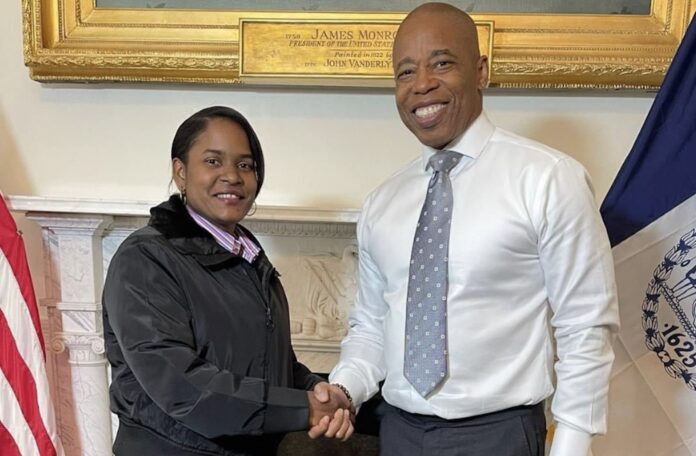 geronimo-nagua Presidenta de la Sala Capitular de Nagua Pamela Geronimo, se reúne con alcalde de New York