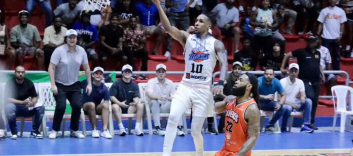 Jassel, Bautista y Ferguson guían a Titanes en juego 1 sobre Cañeros Jassel, Bautista y Ferguson guían a Titanes en juego 1 sobre Cañeros