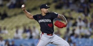 jhoan durán salvó en su debut con los phillies