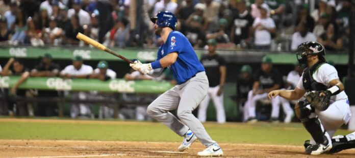 Licey remonta ante Estrellas y consolida la cima Licey remonta ante Estrellas y consolida la cima