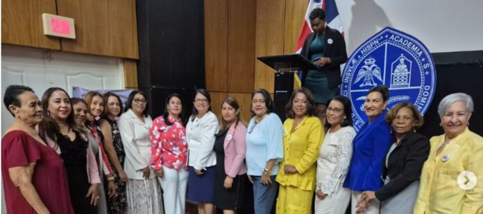 merecido reconocimiento a las distinguidas maestras saturnina rojas hiciano y luz celeste marte, profesoras de la escuela de derecho merecido reconocimiento a las distinguidas maestras saturnina rojas hiciano y luz celeste marte, profesoras de la escuela de derecho