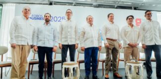 ministro bonilla destaca construcción de miles de viviendas y decenas de hospitales en foro business 2025