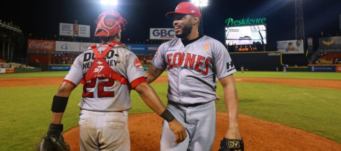 Relevo rojo se luce en victoria sobre Águilas Cibaeñas Relevo rojo se luce en victoria sobre Águilas Cibaeñas