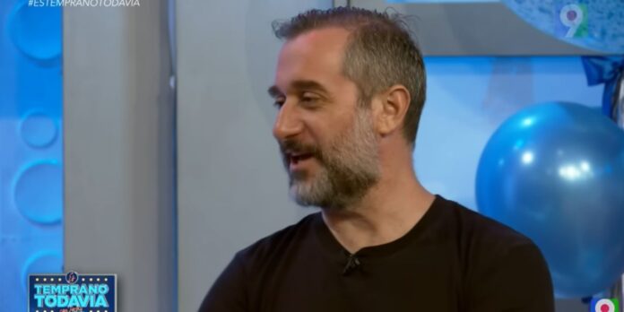 ronda de chistes con carlos sánchez y jochy santos