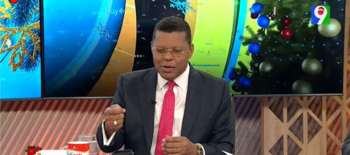 Tony Peña Guaba y su tarjeta de bono de Navidad genera controversia | Hoy Mismo